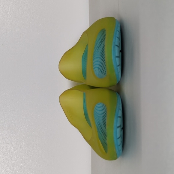 Crocs Carlie Peep Toe Ballet Flats - Picture 2 of 11